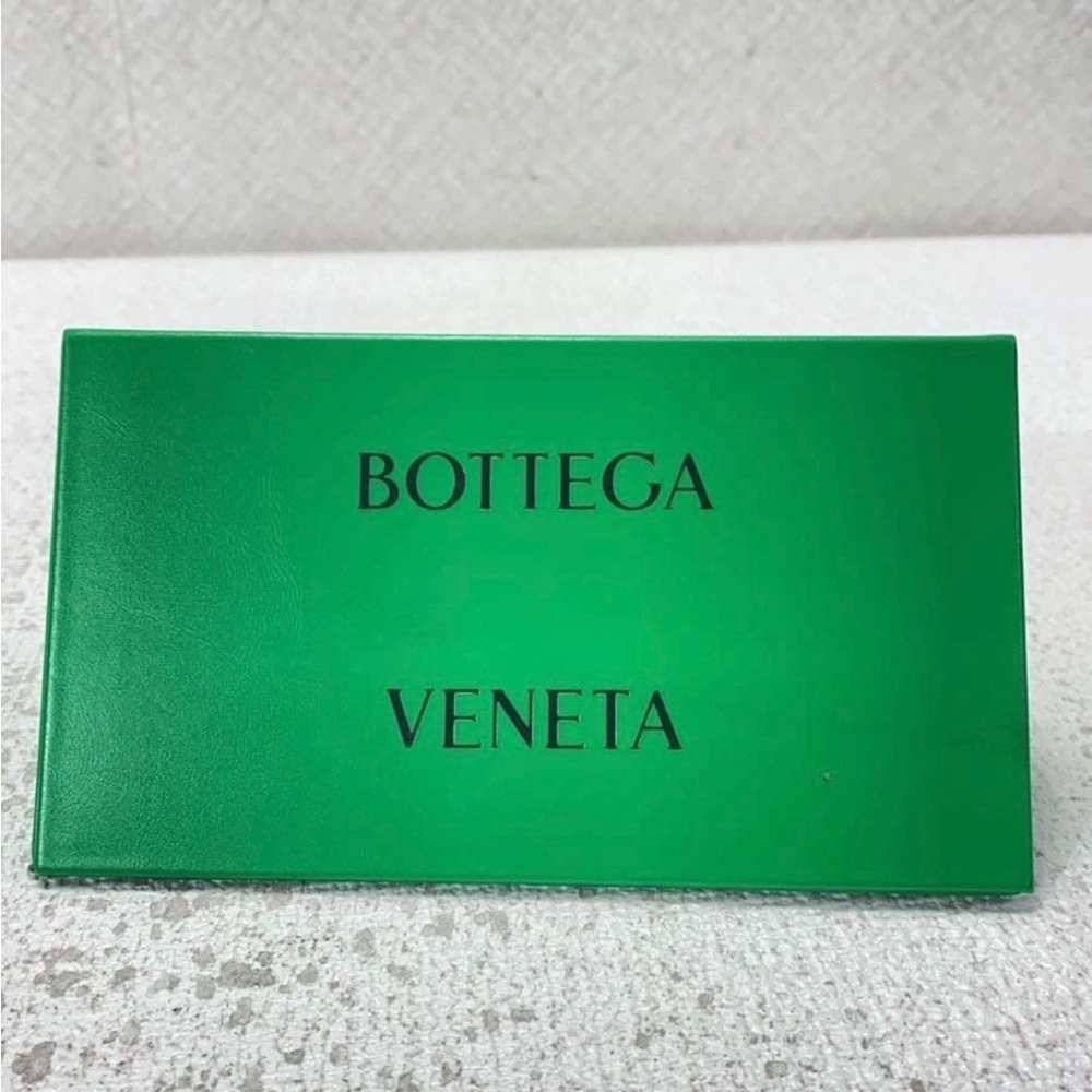 Bottega Veneta Green Sunglasses - Picture 7 of 7